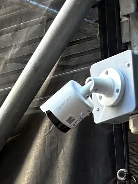 愛知県名古屋市のマンション足場の設置事例｜資材置き場の監視を支援